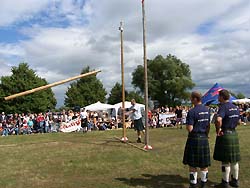 Tossing the caber - Gents